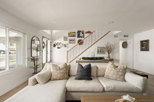 2927 Levante St, Carlsbad, CA, 92009-8226 | Card Image