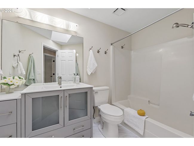 13449 Vermeer Dr, House other with 3 bedrooms, 3 bathrooms and 2 parking in Lake Oswego OR | Image 25