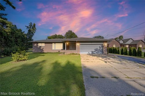 41544 Dequindre Rd, Sterling Heights, MI, 48314-3731 | Card Image