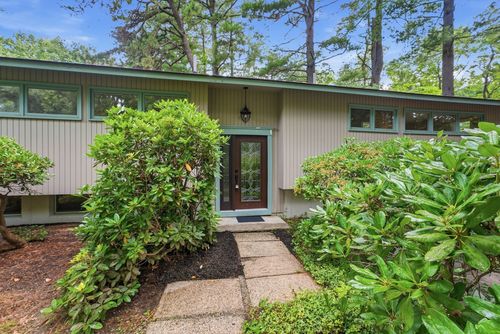 9 Flintlock Ln, Amherst, MA, 01002-2806 | Card Image