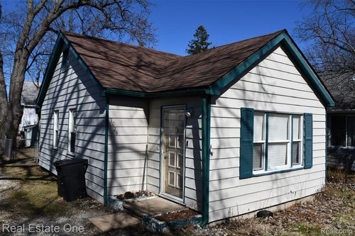 3026 Norcott Dr, Keego Harbor, MI, 48320-1065 | Card Image