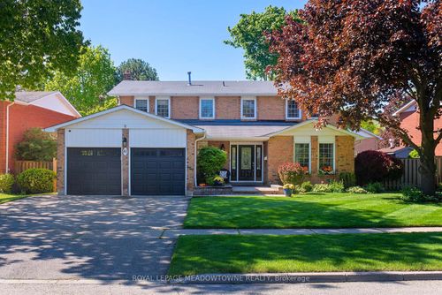 41 Steen Dr, Mississauga, ON, L5N2V3 | Card Image