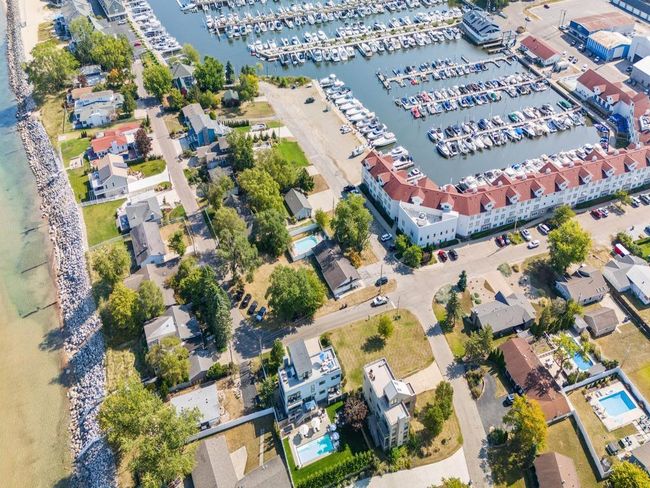 221 N Townsend St, Condo with 2 bedrooms, 2 bathrooms and null parking in New Buffalo MI | Image 21