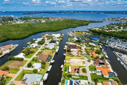 122 Placid Dr, FORT MYERS, FL, 33919-6105 | Card Image