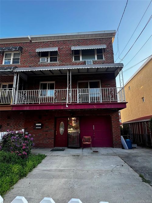 958 E 226th St, Bronx, NY, 10466-4618 | Card Image