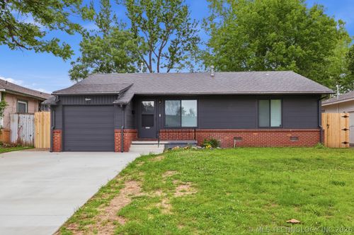 15 E 44th St, Tulsa, OK, 74105-3807 | Card Image