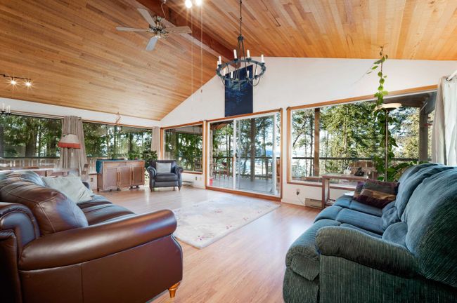 162 Spinnaker Drive, House other with 3 bedrooms, 2 bathrooms and 4 parking in Mayne Island BC | Image 3