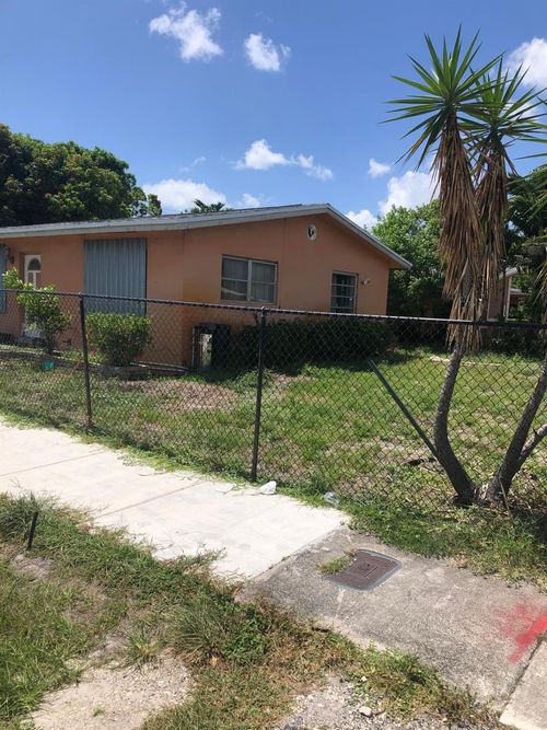 3061 Nw 2nd St, Fort Lauderdale, FL, 33311-8482 | Card Image