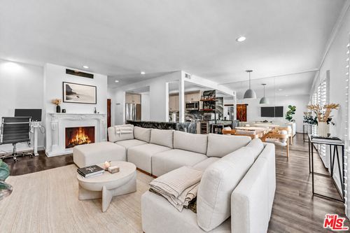 101-1221 N Kings Rd, West Hollywood, CA, 90069-2820 | Card Image