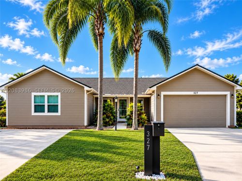 327 Marquee Dr, Kissimmee, FL, 34758-2904 | Card Image