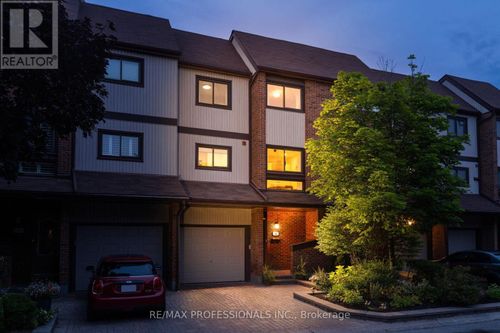 82-1080 Walden Circle, Mississauga (Clarkson), ON, M5J3M9 | Card Image