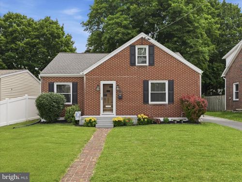 926 S 5th St, CHAMBERSBURG, PA, 17201-3749 | Card Image