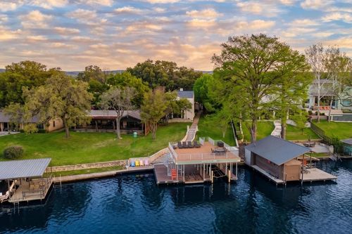 135 Perry Ln, Kingsland, TX, 78639-4068 | Card Image