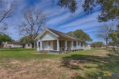 820 W Fairwinds St, Hallettsville, TX, 77964-3510 | Card Image