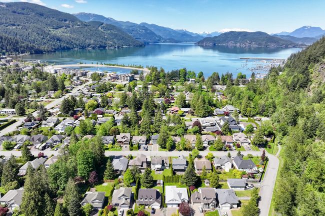 524 Driftwood Avenue, House other with 4 bedrooms, 2 bathrooms and 6 parking in Harrison Hot Springs BC | Image 33