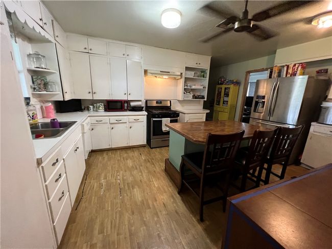203 Dugger St, House other with 4 bedrooms, 3 bathrooms and null parking in Edna TX | Image 21
