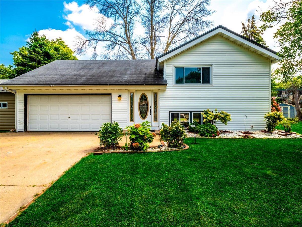 Marice Ct, Saint Paul, MN 55121