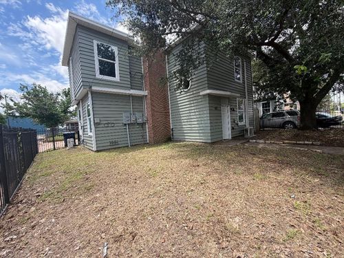 702 E Main St, Brenham, TX, 77833-3853 | Card Image