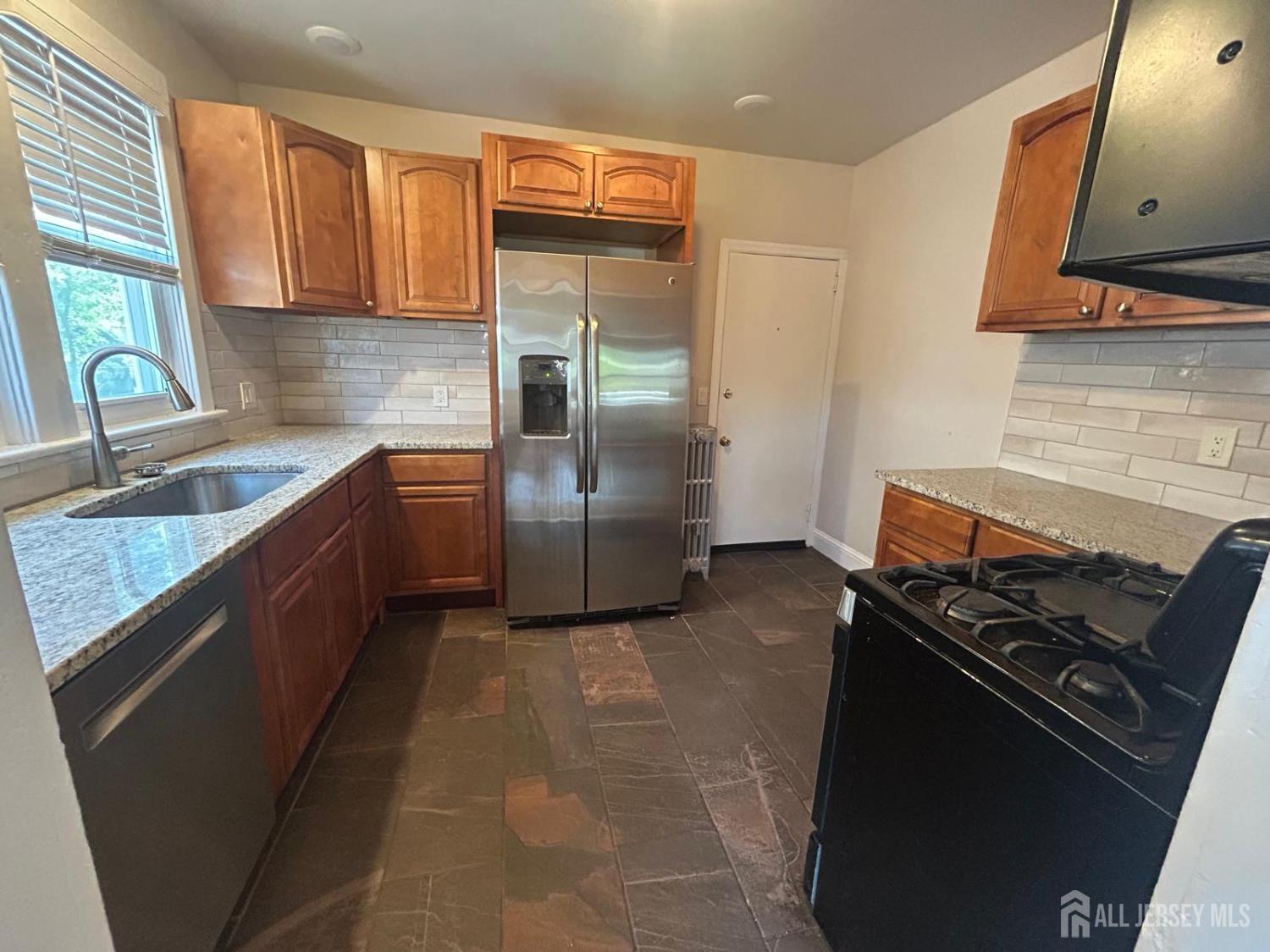 Residential Lease in Edison 3