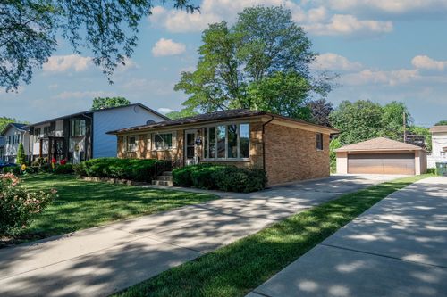 1416 S Chestnut Dr, Mount Prospect, IL, 60056-4520 | Card Image