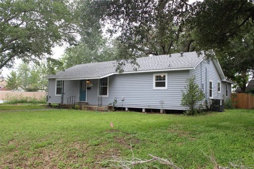 807 Depot St, El Campo, TX, 77437-3325 | Card Image