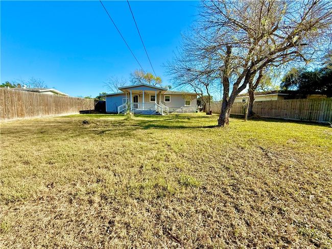 427 Field Ave, House other with 2 bedrooms, 1 bathrooms and null parking in Taft TX | Image 10