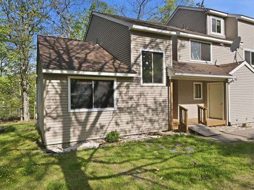 3301 Windermere Dr, Bushkill, PA, 18324-6924 | Card Image