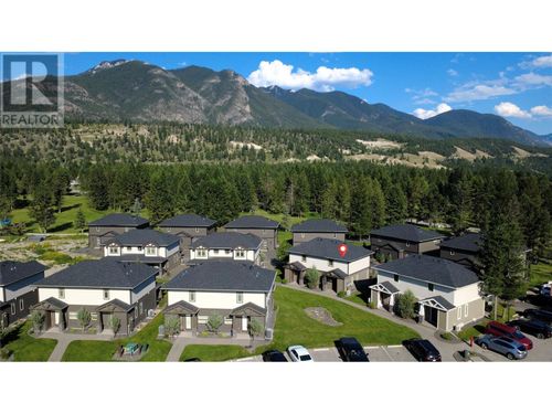 915 E 900 Bighorn Blvd, Radium Hot Springs, BC, V0A1M0 | Card Image