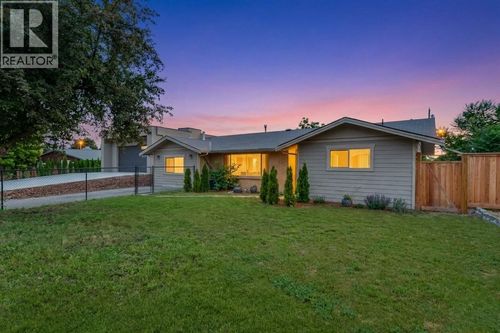 652 Berk Crt, Kelowna, BC, V1W1T9 | Card Image