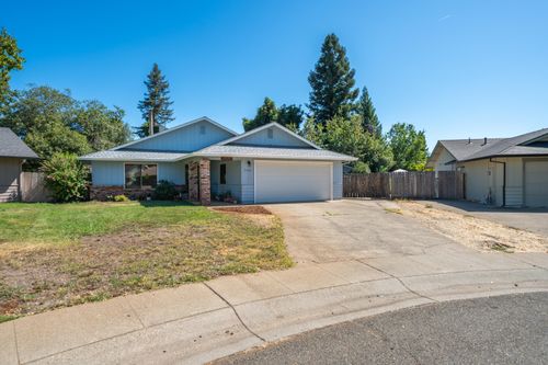 3425 Silverwood St, Redding, CA, 96002-3056 | Card Image