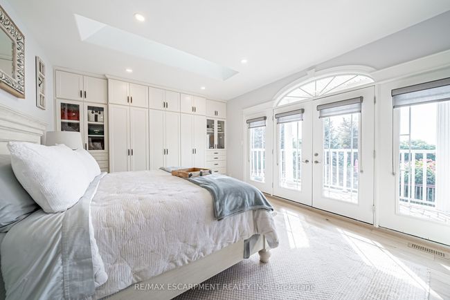 70 Oak Ave, House other with 6 bedrooms, 4 bathrooms and 7 parking in Dundas ON | Image 19