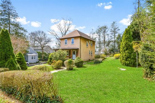 10 Harrison Dr, Larchmont, NY, 10538-2530 | Card Image