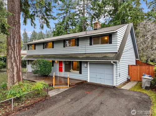 12121 Ne 66th St, Kirkland, WA, 98033-8433 | Card Image