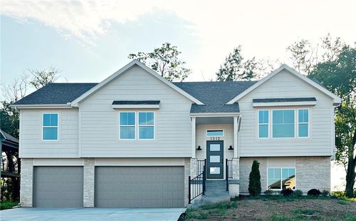 1312 N Holland Dr, Independence, MO, 64056-3116 | Card Image