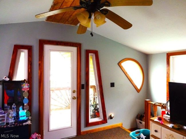 14479 Elk River Rd, House other with 2 bedrooms, 2 bathrooms and null parking in Duck WV | Image 17