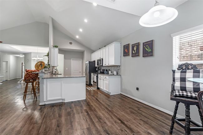 You will love this huge kitchen! | Image 15