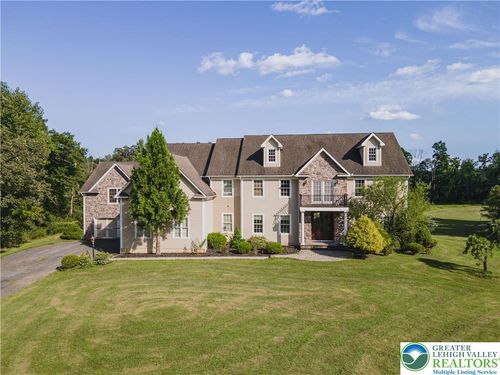 226 Sonny Dr, Wind Gap, PA, 18091-9017 | Card Image