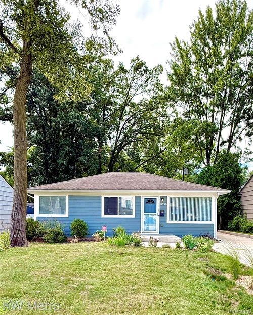 15925 W 14 Mile Rd, Beverly Hills, MI, 48025-3322 | Card Image