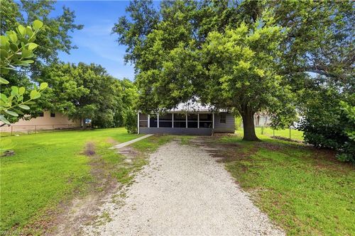 133 2nd St, NAPLES, FL, 34113-8550 | Card Image