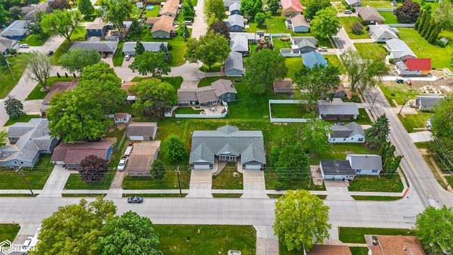 1015 E Adams St, Home with 2 bedrooms, 2 bathrooms and null parking in Washington IA | Image 24