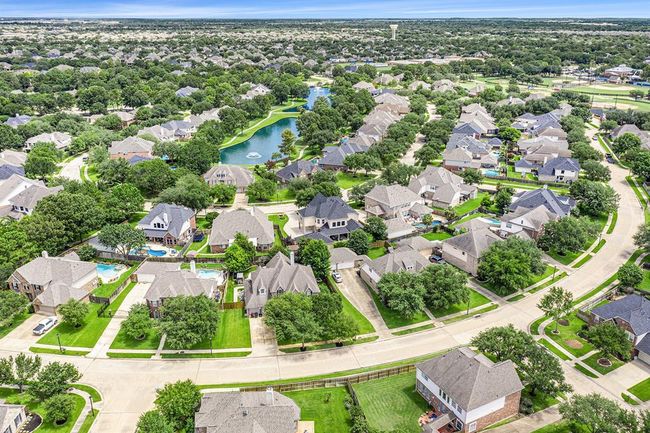 You can honestly peep the lake from your driveway! | Image 42