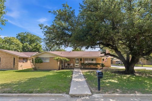 2410 14th St, Brownwood, TX, 76801-8024 | Card Image