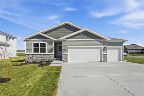 501 Sw New Port Dr, Blue Springs, MO, 64014 | Card Image