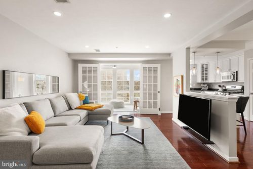 unit-302-4065 S Four Mile Run Dr, ARLINGTON, VA, 22204-5610 | Card Image