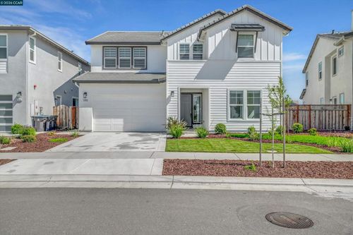 3368 Mulholland Dr, Lathrop, CA, 95330-7135 | Card Image