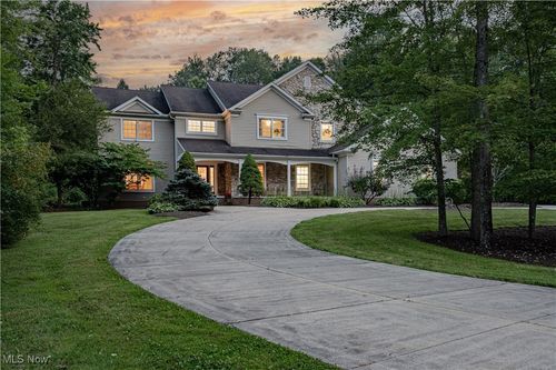 7775 Woodlands Trl, Chesterland, OH, 44026-3000 | Card Image
