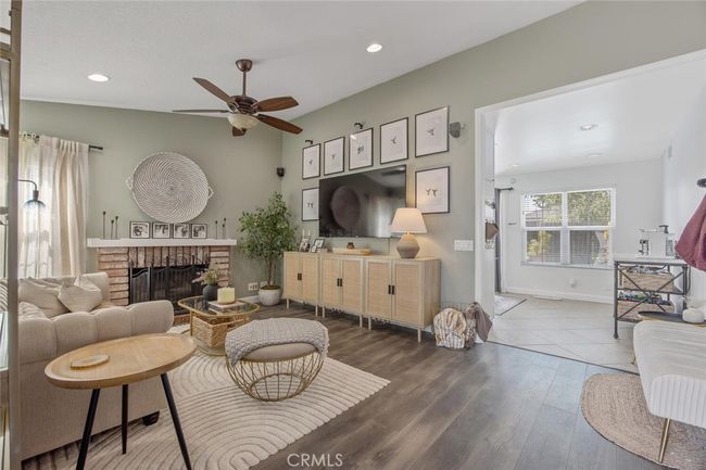 27702 Quincy St, House other with 2 bedrooms, 2 bathrooms and 2 parking in Castaic CA | Image 7
