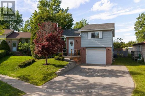 113 Hickling Trail, Barrie, ON, L4M5T7 | Card Image
