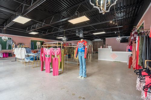 22217 Kelly Rd, Eastpointe, MI, 48021-2617 | Card Image