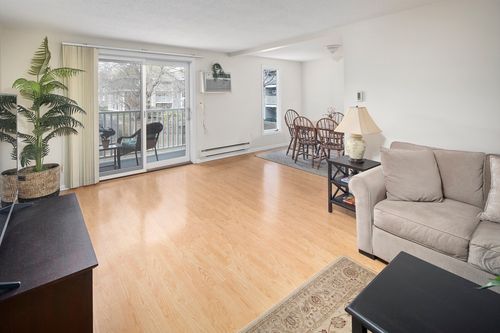 apt-6-220 Bedford St, Bridgewater, MA, 02324-3122 | Card Image